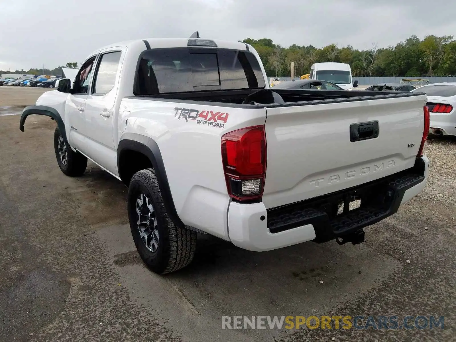 3 fotografías del automóvil dañado 5TFCZ5ANXKX169897 TOYOTA TACOMA DOU 2019