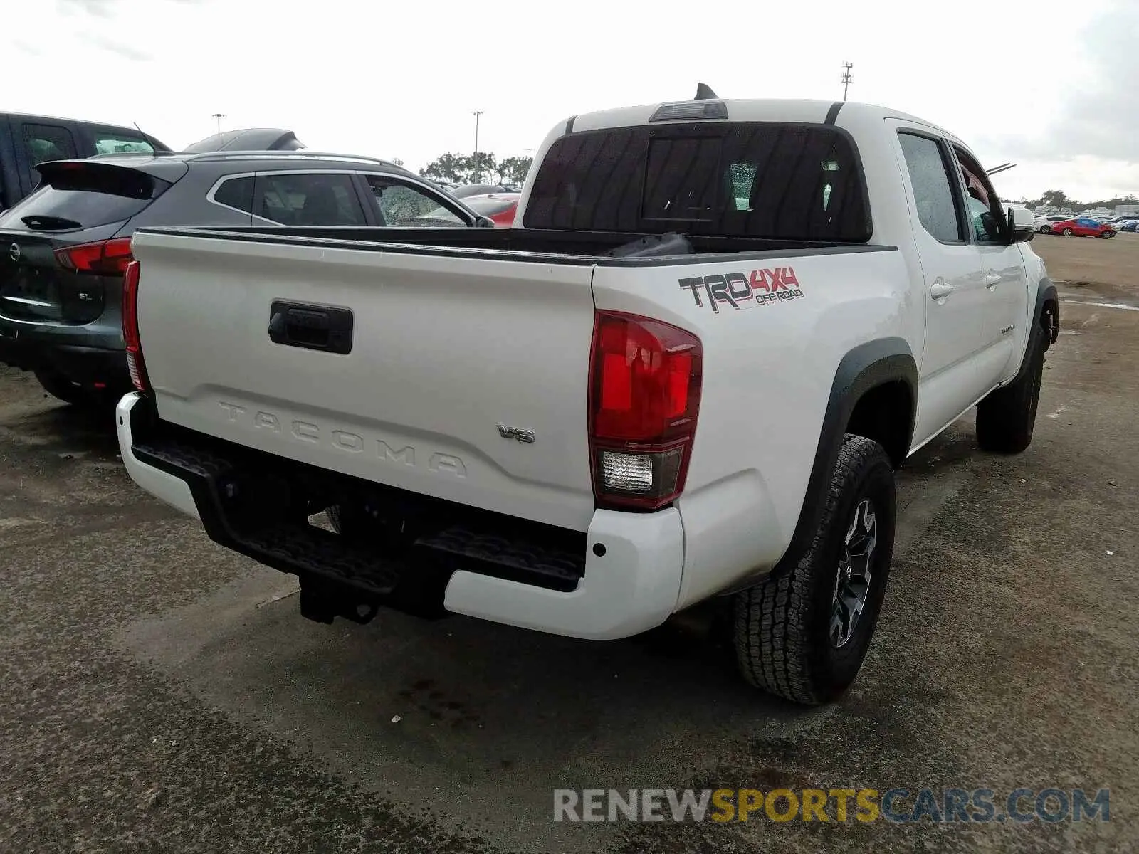4 fotografías del automóvil dañado 5TFCZ5ANXKX169897 TOYOTA TACOMA DOU 2019