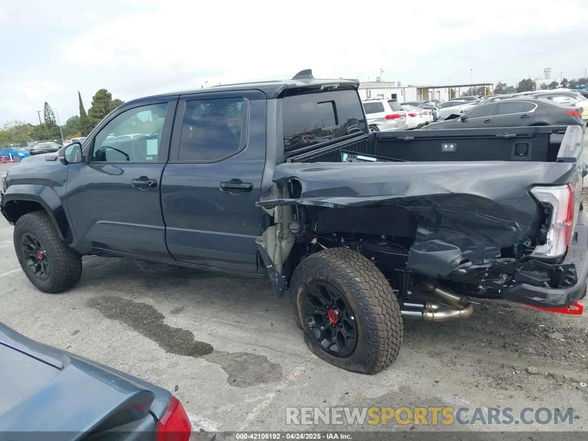 14 fotografías del automóvil dañado 3TYLC5LN1ST020786 TOYOTA TACOMA HYBRID 2025
