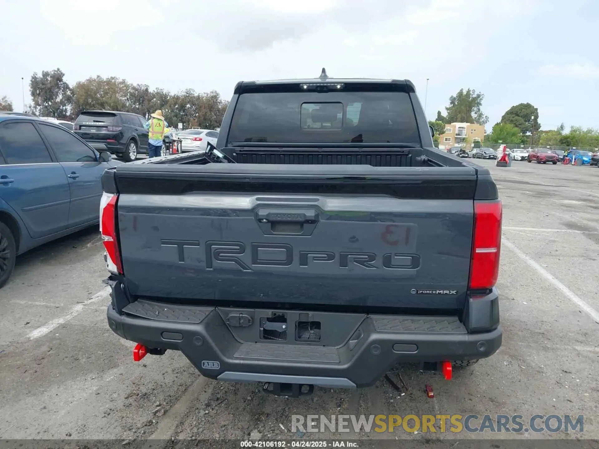 16 fotografías del automóvil dañado 3TYLC5LN1ST020786 TOYOTA TACOMA HYBRID 2025