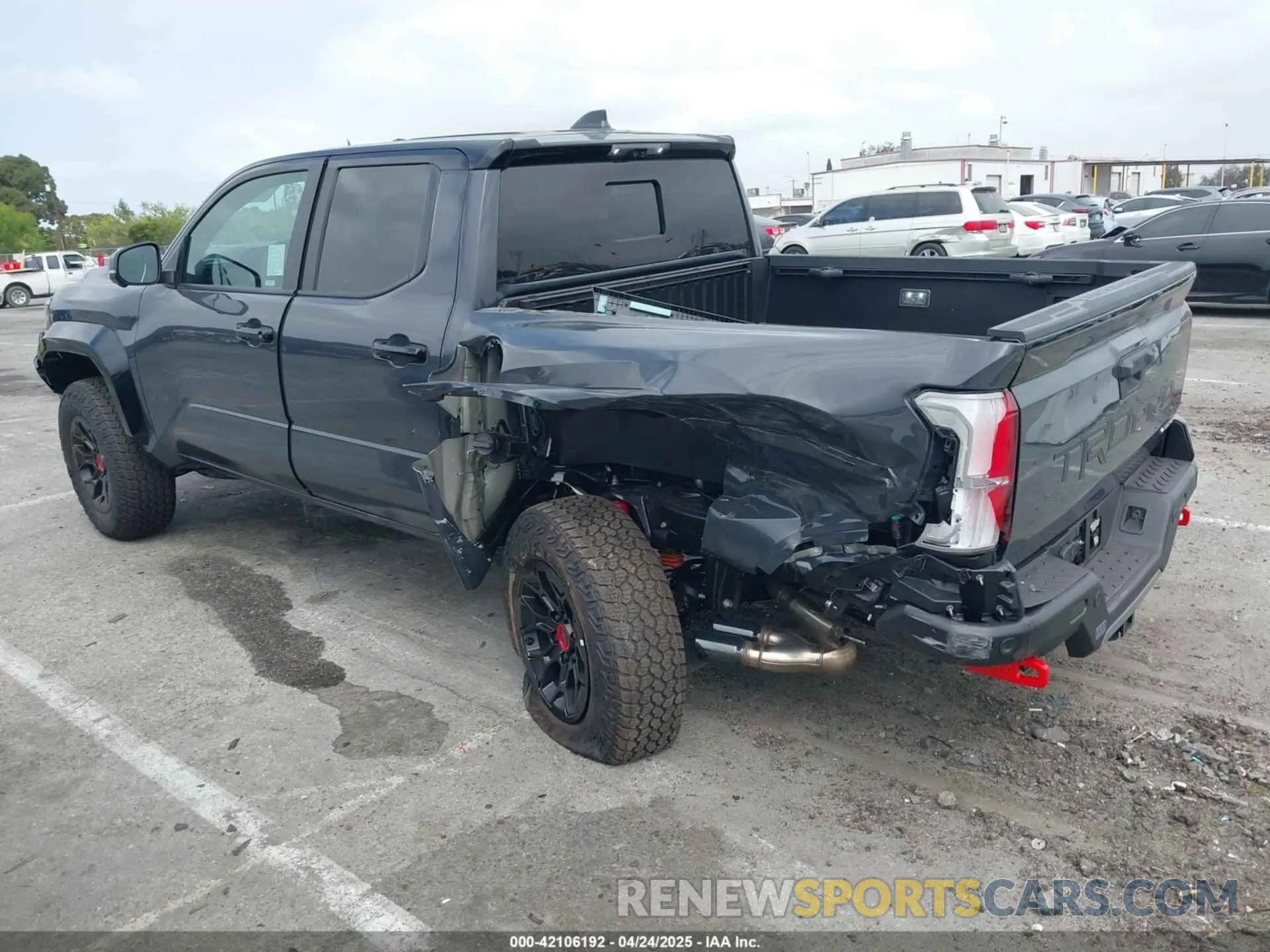 3 fotografías del automóvil dañado 3TYLC5LN1ST020786 TOYOTA TACOMA HYBRID 2025