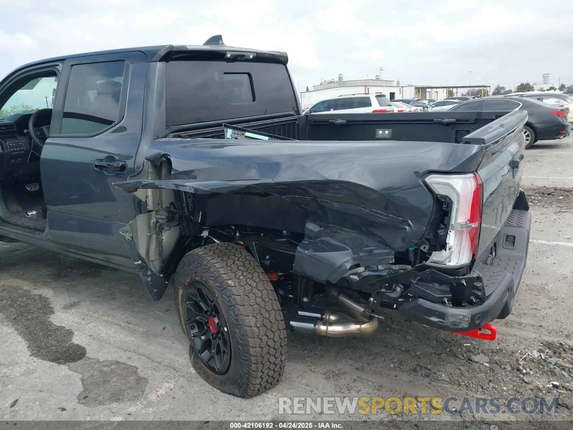 6 fotografías del automóvil dañado 3TYLC5LN1ST020786 TOYOTA TACOMA HYBRID 2025