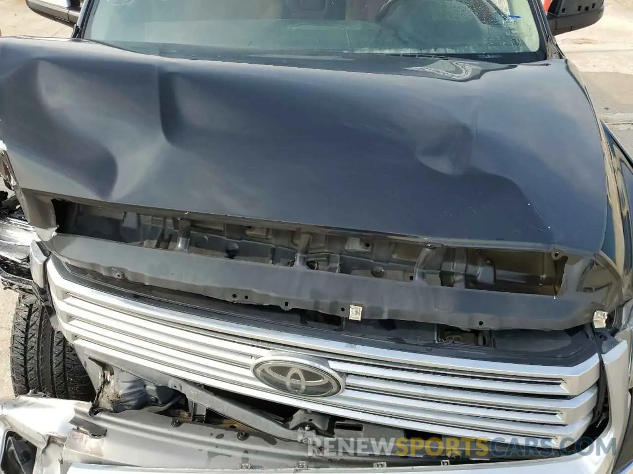 11 fotografías del automóvil dañado 5TFAY5F10KX811351 TOYOTA TUNDRA 2019
