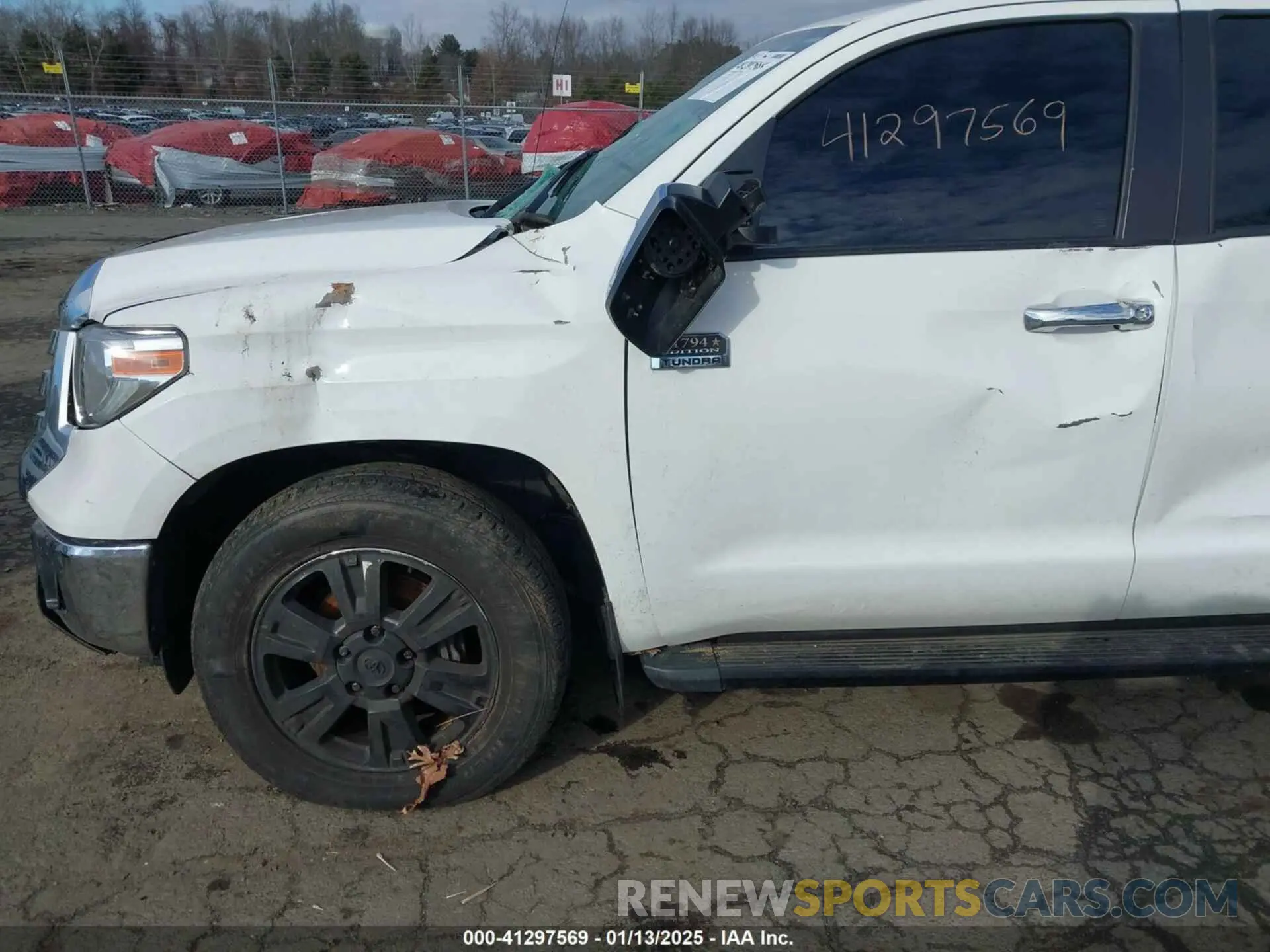 17 fotografías del automóvil dañado 5TFAY5F13KX841010 TOYOTA TUNDRA 2019