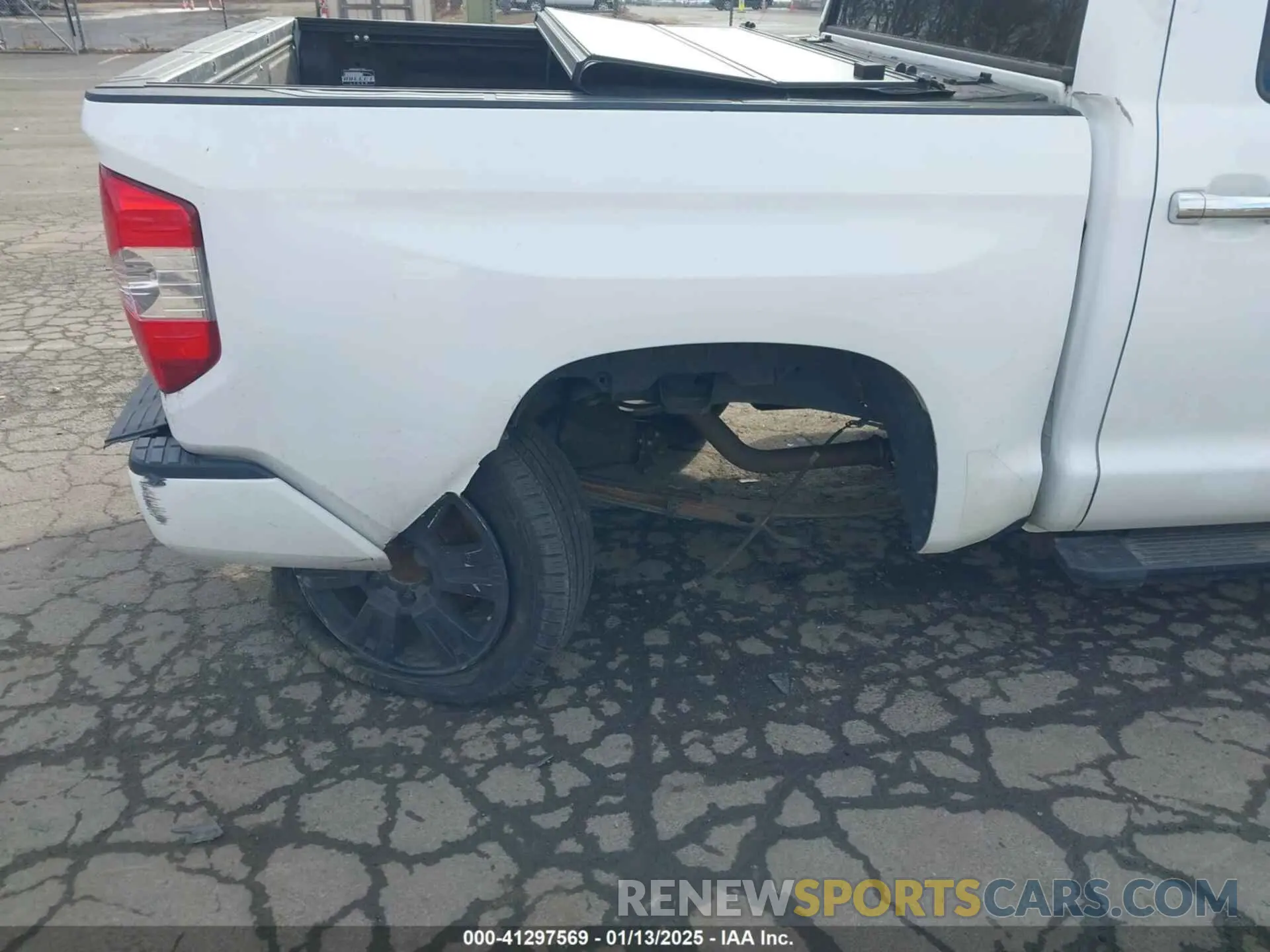 19 fotografías del automóvil dañado 5TFAY5F13KX841010 TOYOTA TUNDRA 2019