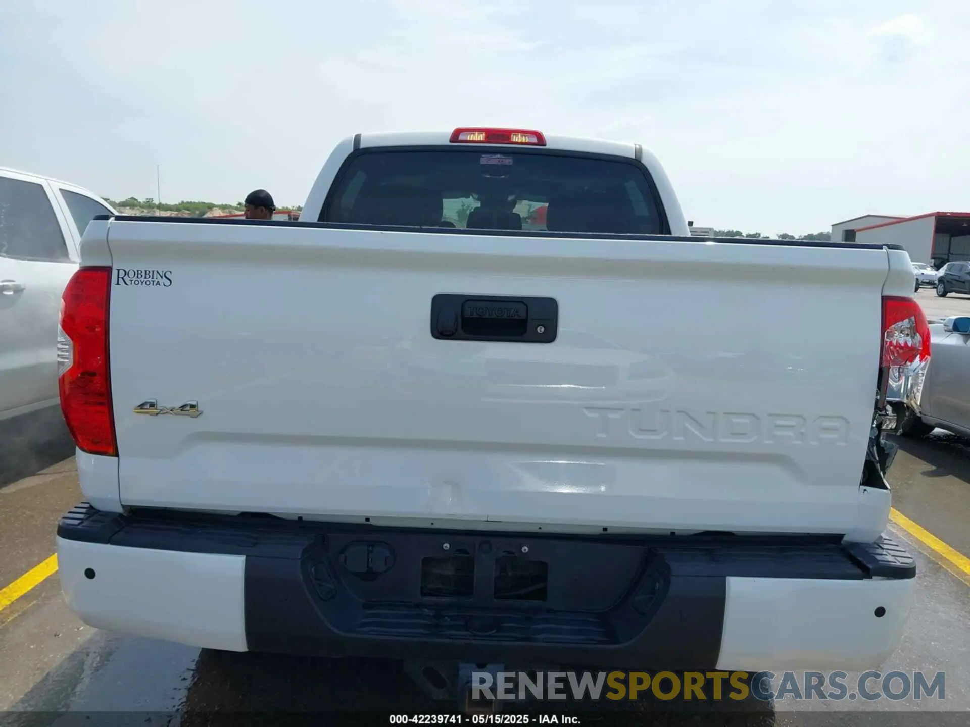 16 fotografías del automóvil dañado 5TFAY5F17KX869635 TOYOTA TUNDRA 2019