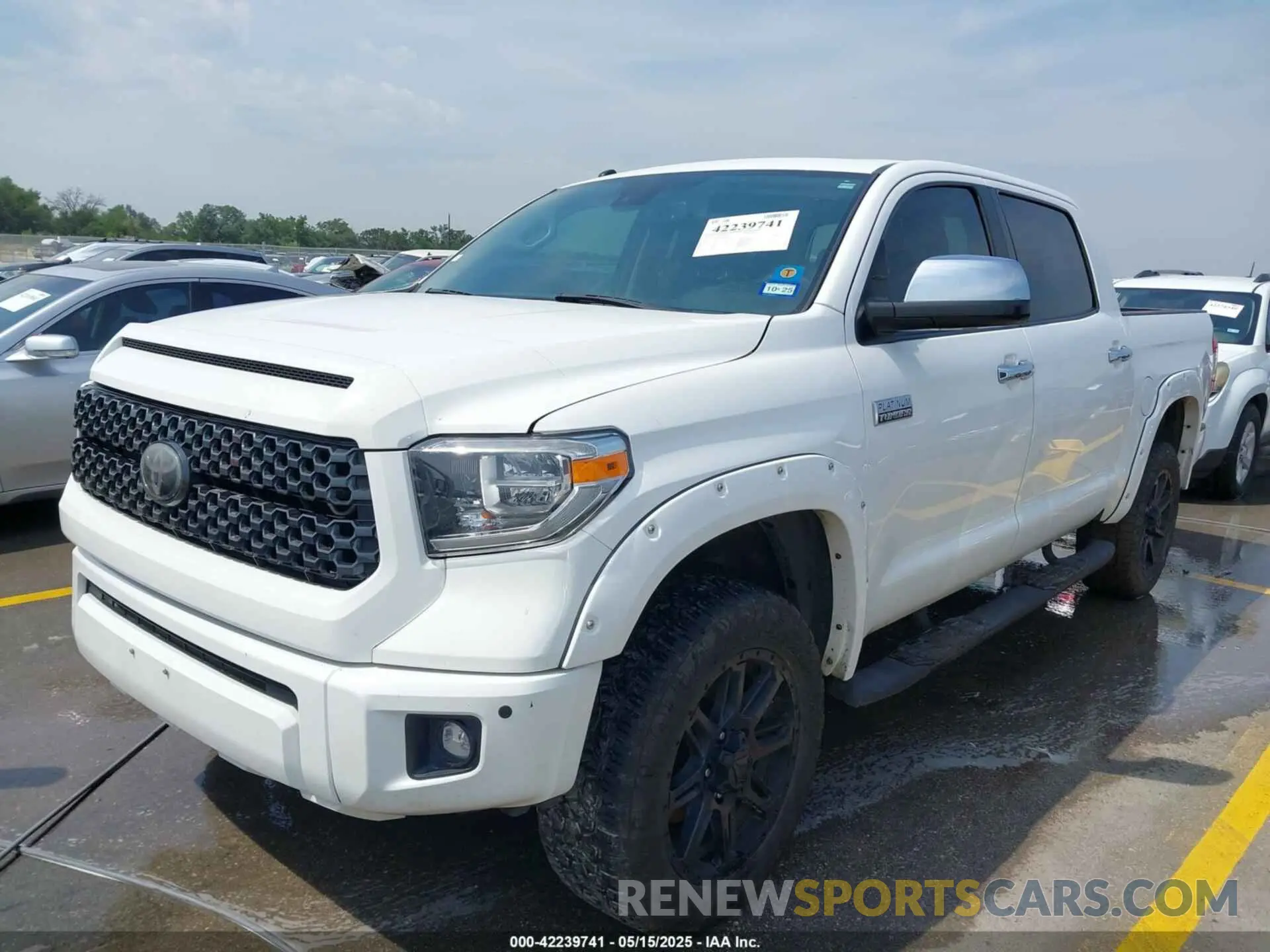 2 fotografías del automóvil dañado 5TFAY5F17KX869635 TOYOTA TUNDRA 2019