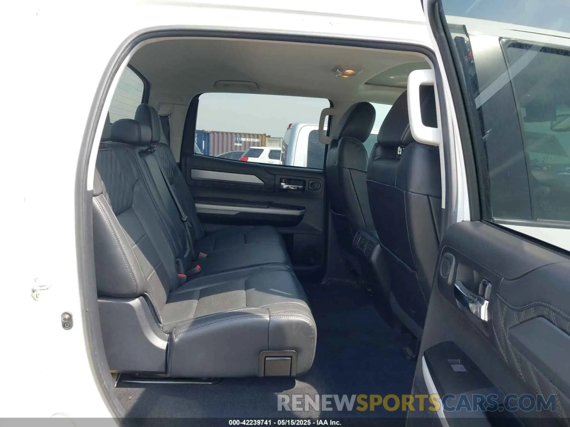 8 fotografías del automóvil dañado 5TFAY5F17KX869635 TOYOTA TUNDRA 2019