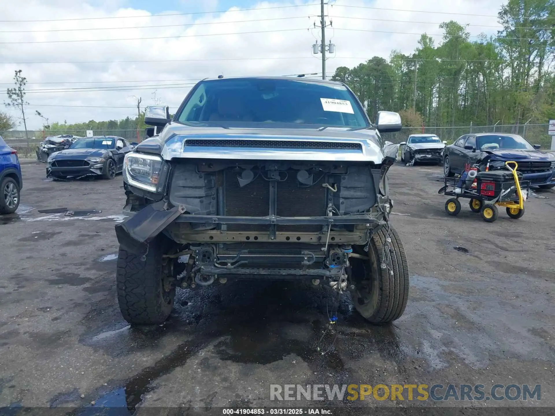 12 fotografías del automóvil dañado 5TFAY5F18KX778258 TOYOTA TUNDRA 2019