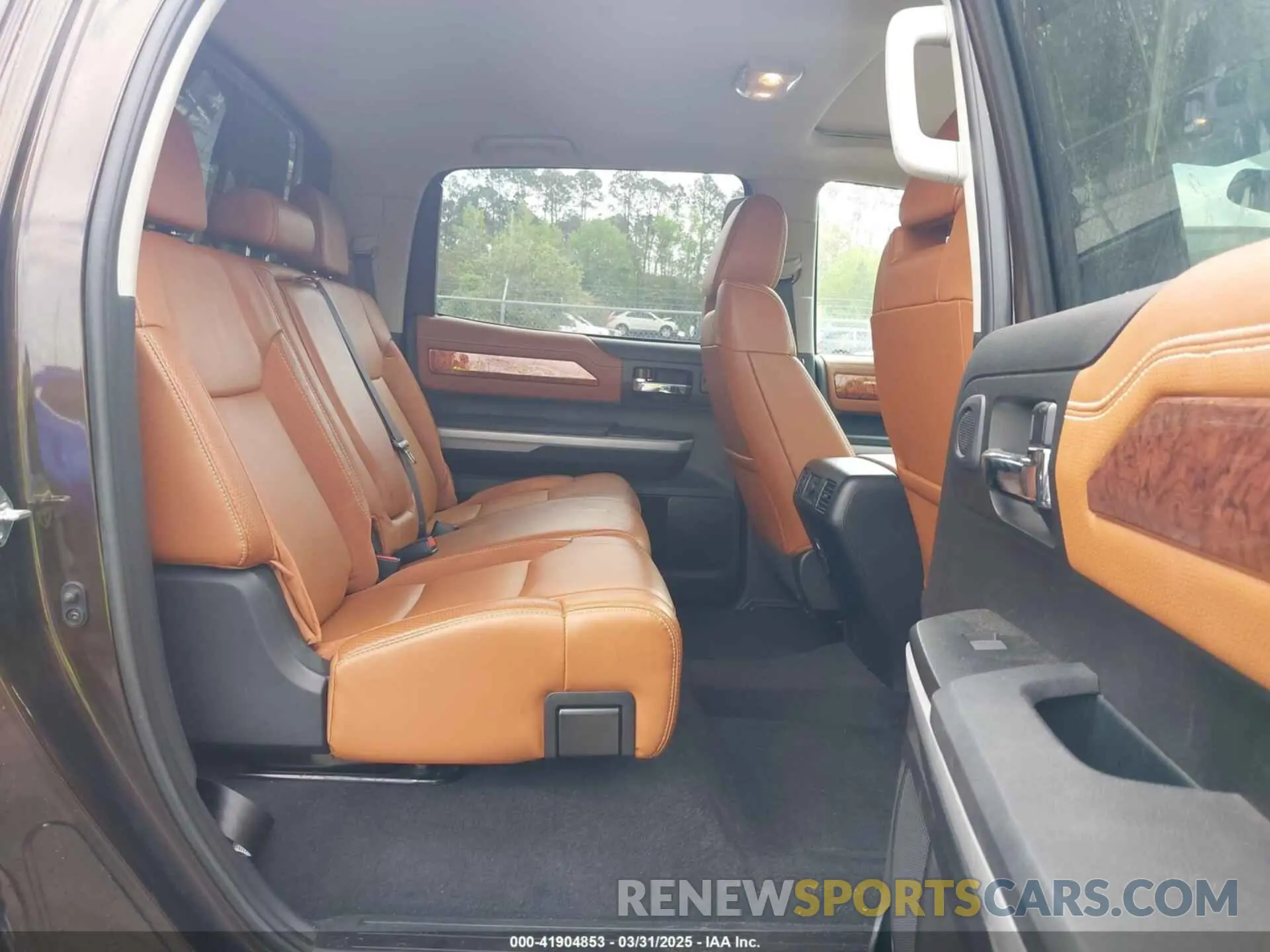 8 fotografías del automóvil dañado 5TFAY5F18KX778258 TOYOTA TUNDRA 2019