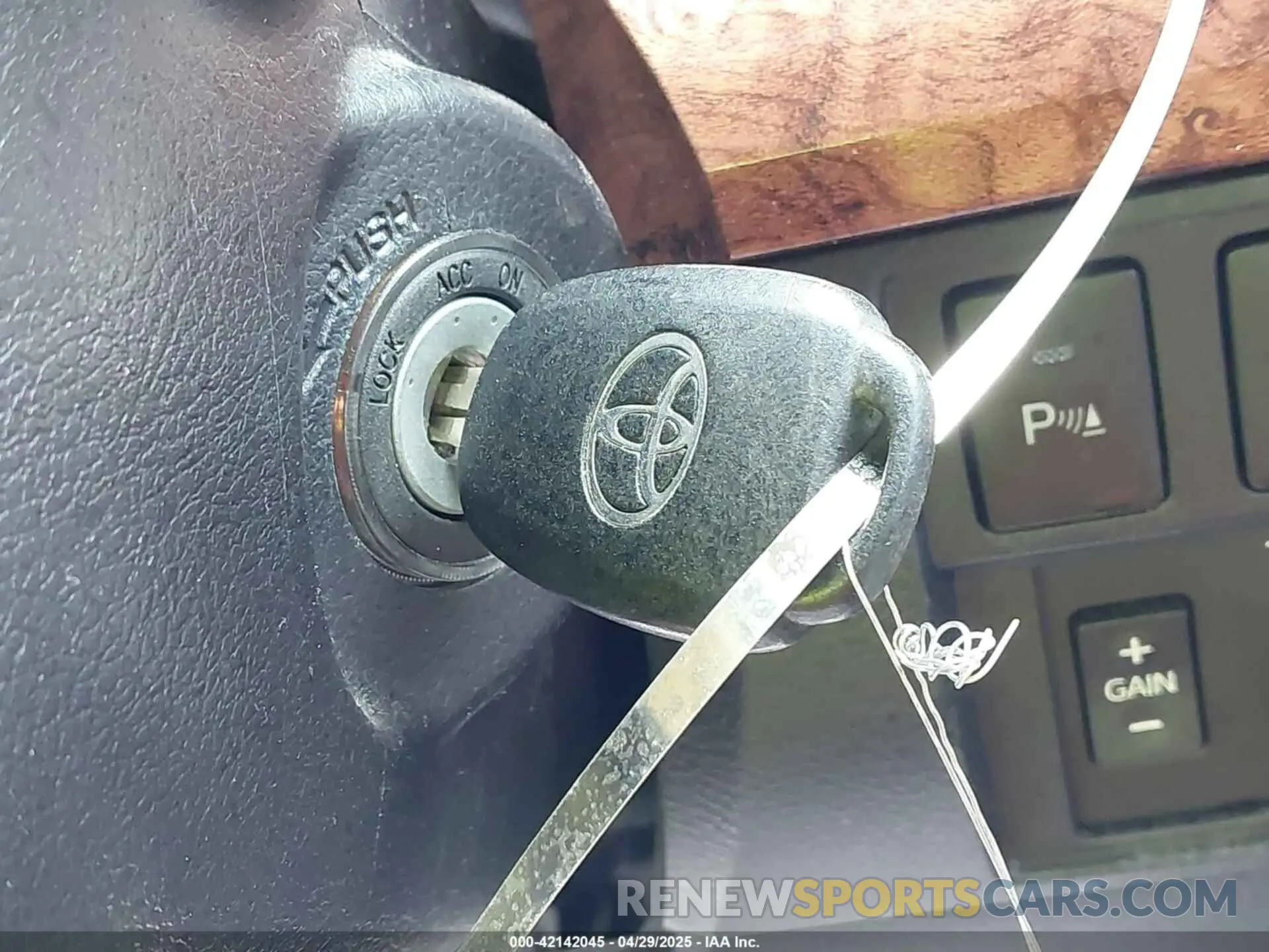 11 fotografías del automóvil dañado 5TFAY5F19KX808531 TOYOTA TUNDRA 2019