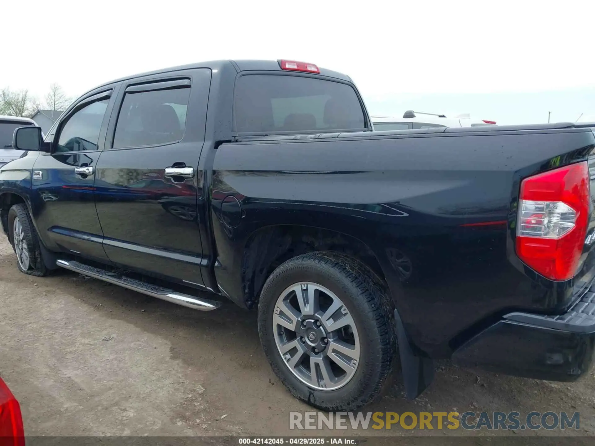14 fotografías del automóvil dañado 5TFAY5F19KX808531 TOYOTA TUNDRA 2019