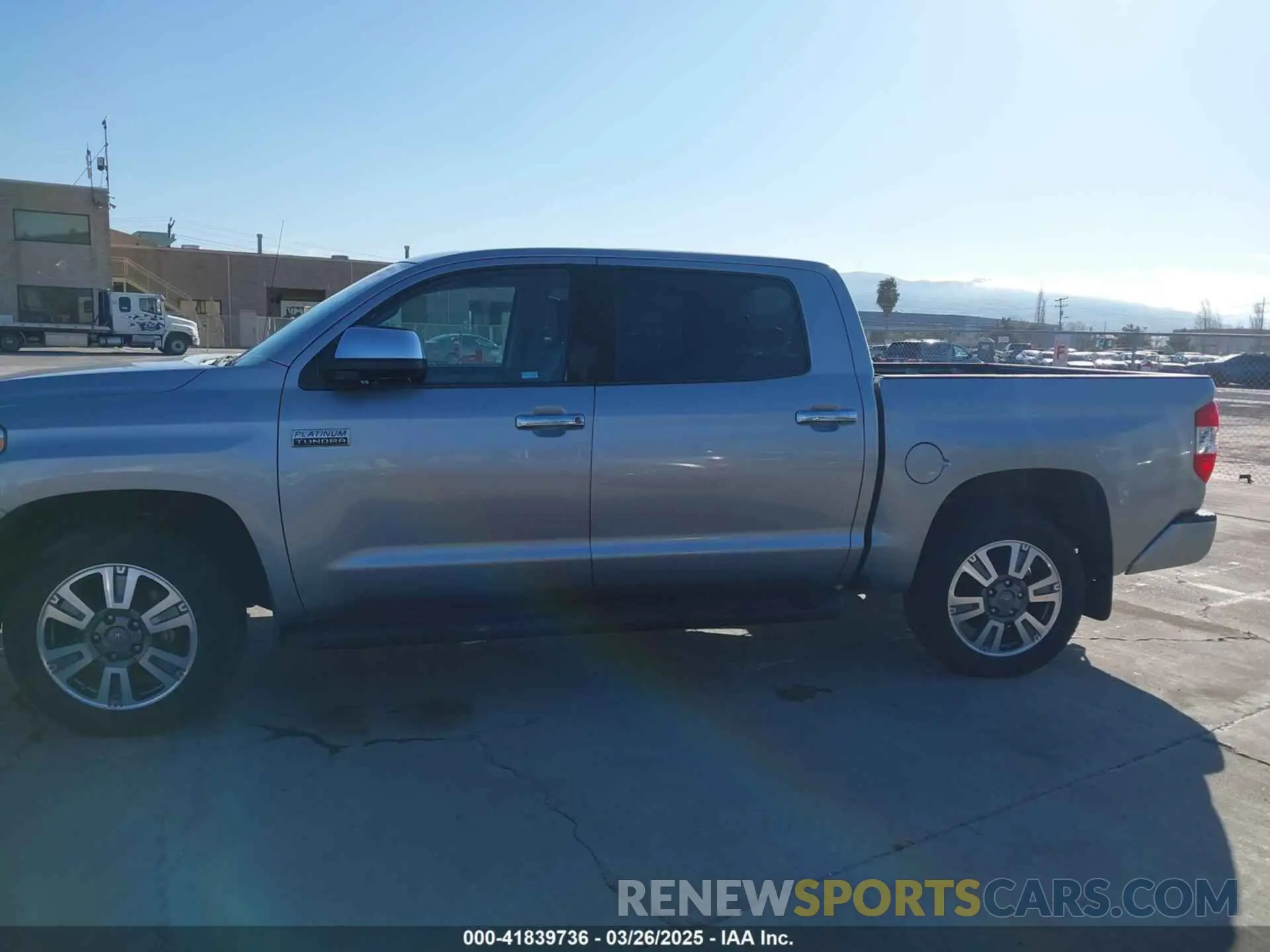 14 fotografías del automóvil dañado 5TFAY5F1XKX817867 TOYOTA TUNDRA 2019