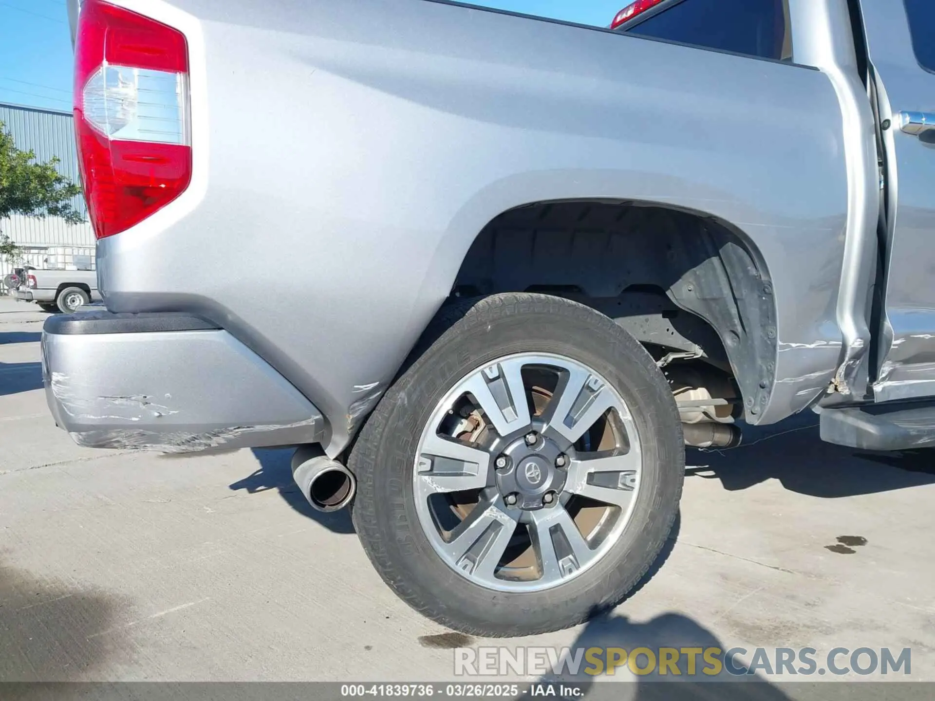 17 fotografías del automóvil dañado 5TFAY5F1XKX817867 TOYOTA TUNDRA 2019