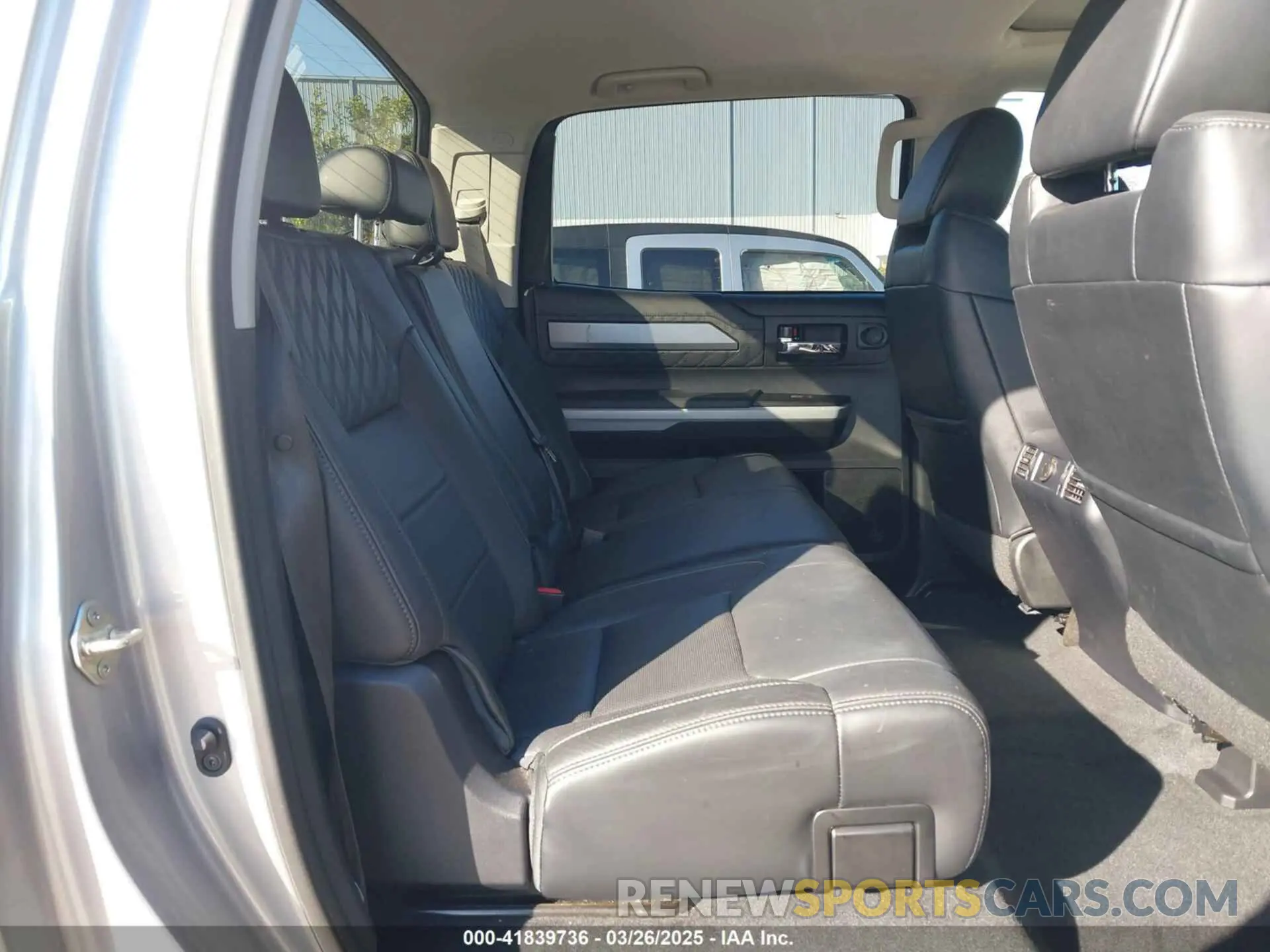 8 fotografías del automóvil dañado 5TFAY5F1XKX817867 TOYOTA TUNDRA 2019