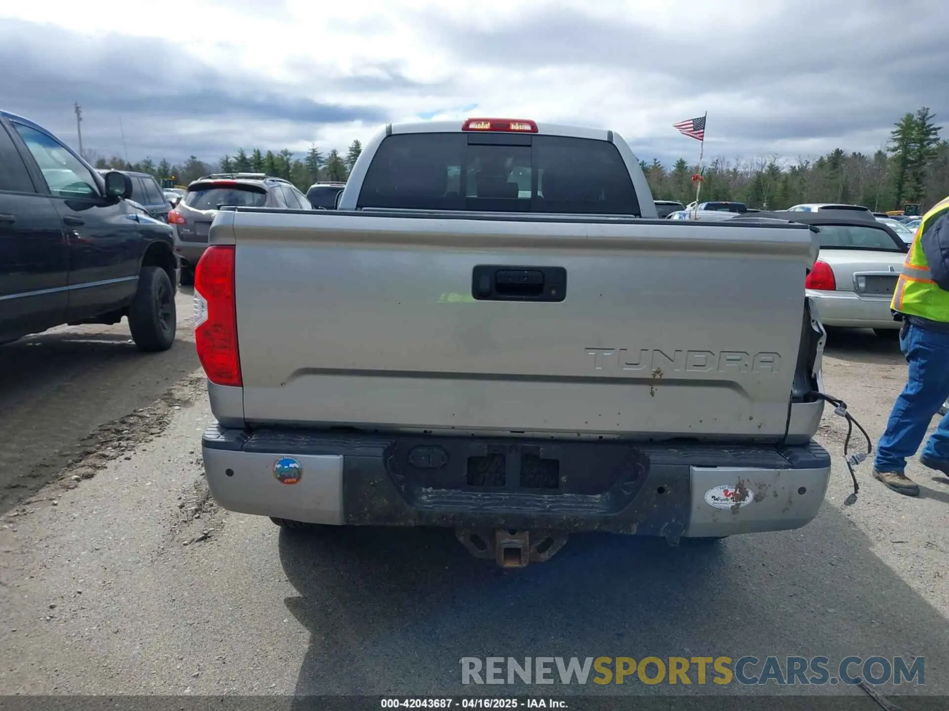 17 fotografías del automóvil dañado 5TFBY5F13KX799779 TOYOTA TUNDRA 2019