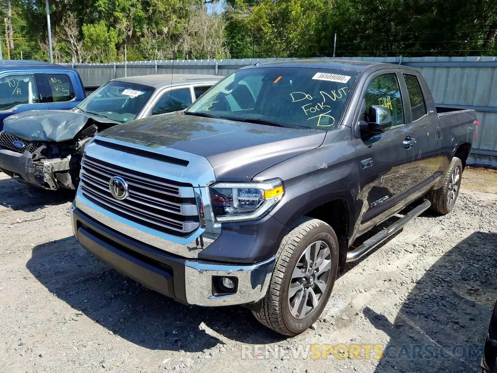 2 fotografías del automóvil dañado 5TFBY5F14KX818968 TOYOTA TUNDRA 2019
