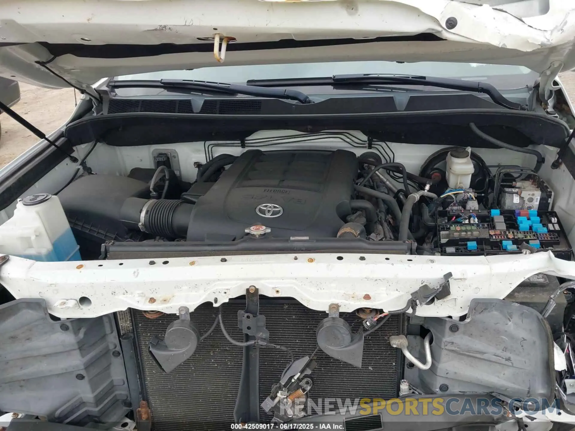 10 fotografías del automóvil dañado 5TFCY5F15KX025232 TOYOTA TUNDRA 2019