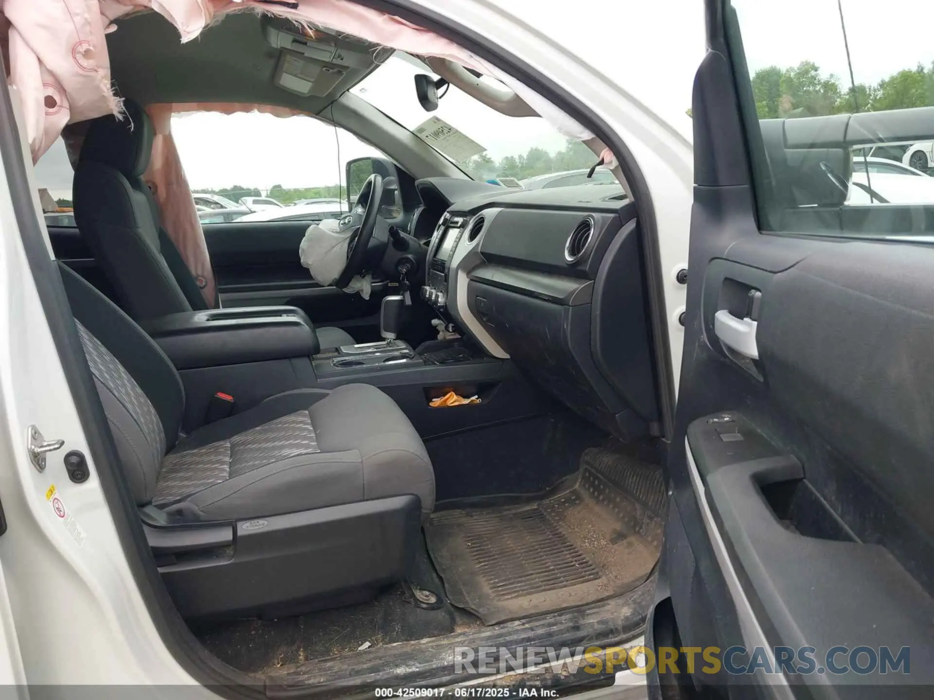 5 fotografías del automóvil dañado 5TFCY5F15KX025232 TOYOTA TUNDRA 2019