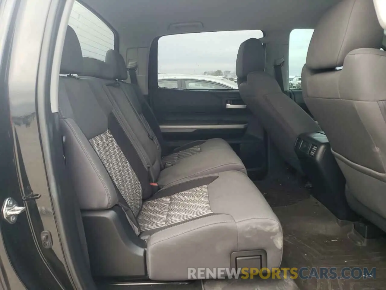 10 fotografías del automóvil dañado 5TFDW5F10KX796367 TOYOTA TUNDRA 2019