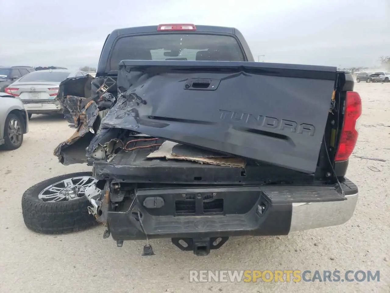 6 fotografías del automóvil dañado 5TFDW5F10KX796367 TOYOTA TUNDRA 2019