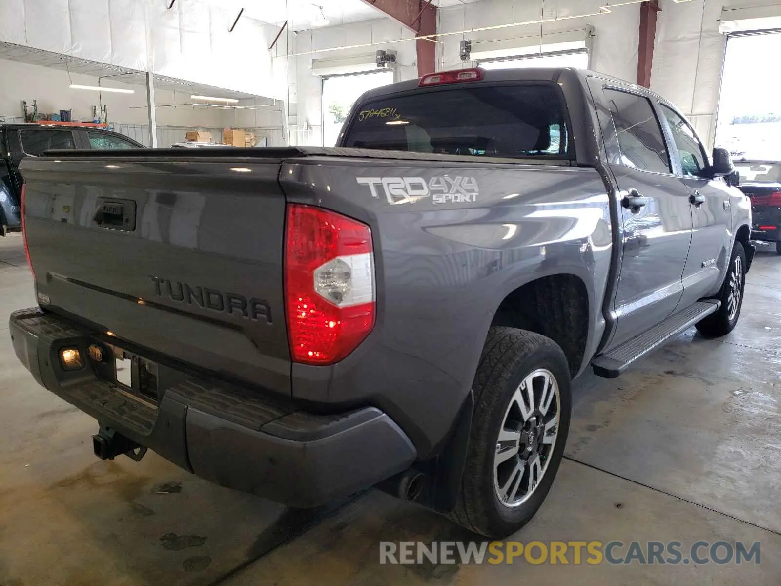 4 fotografías del automóvil dañado 5TFDW5F10KX807710 TOYOTA TUNDRA 2019