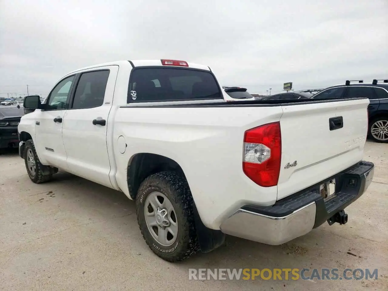 2 fotografías del automóvil dañado 5TFDW5F12KX809023 TOYOTA TUNDRA 2019