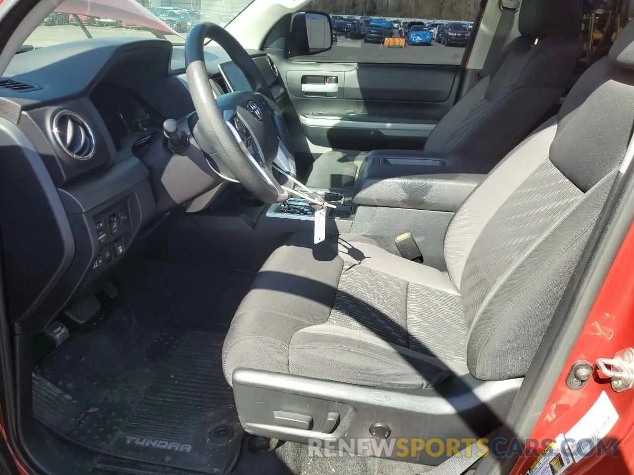 7 fotografías del automóvil dañado 5TFDW5F12KX812214 TOYOTA TUNDRA 2019