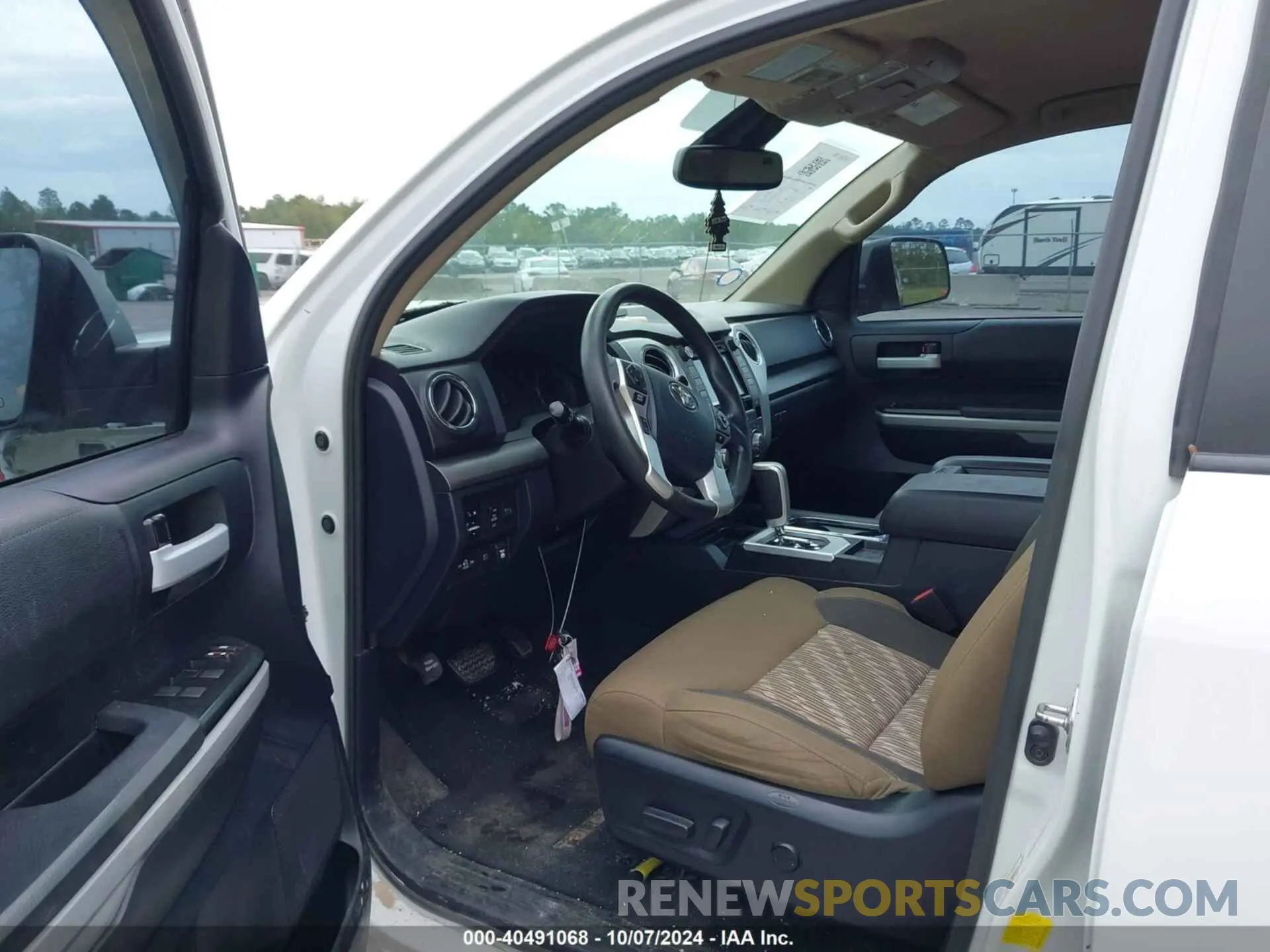 14 fotografías del automóvil dañado 5TFDW5F12KX816523 TOYOTA TUNDRA 2019