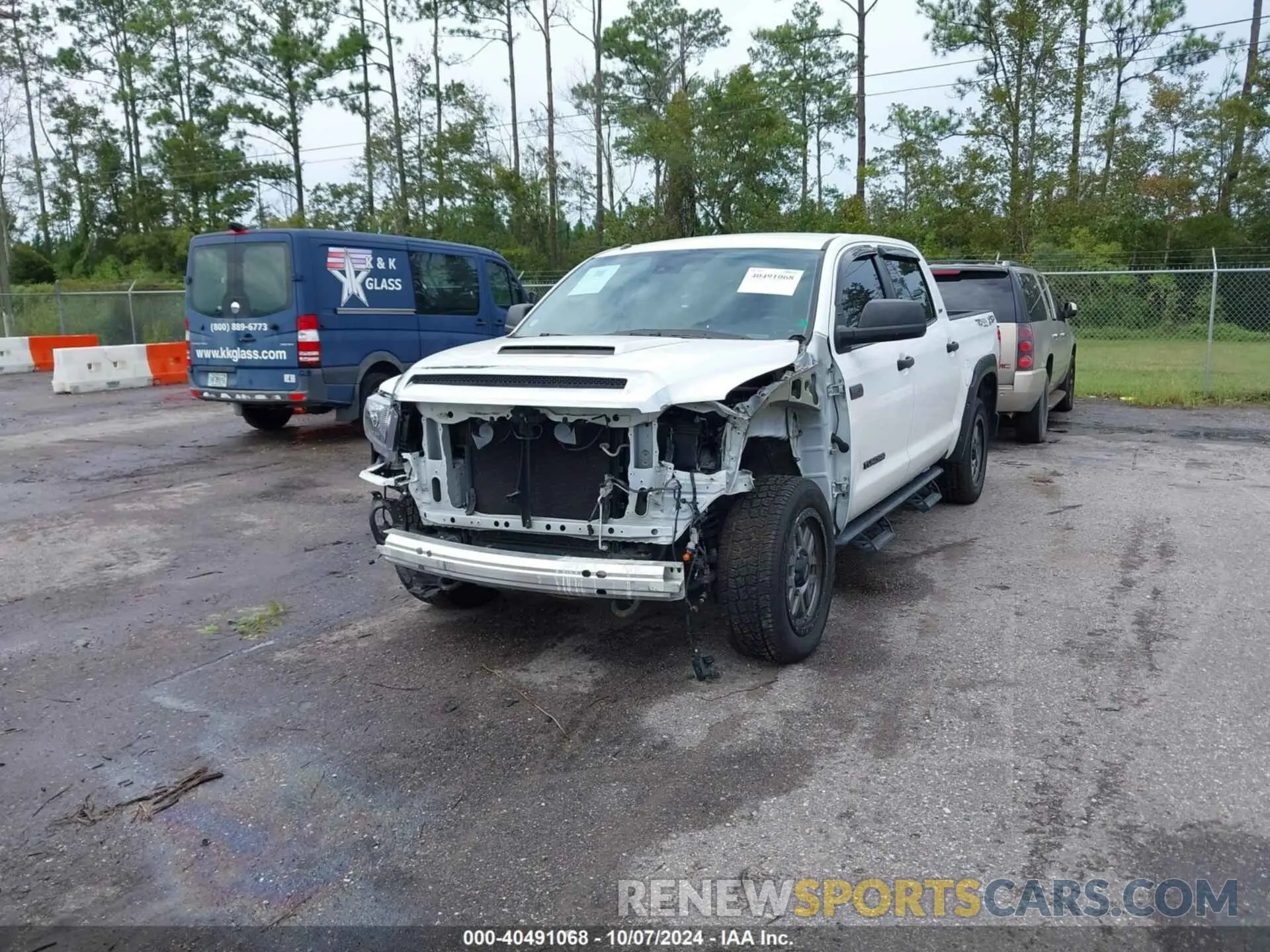 2 fotografías del automóvil dañado 5TFDW5F12KX816523 TOYOTA TUNDRA 2019