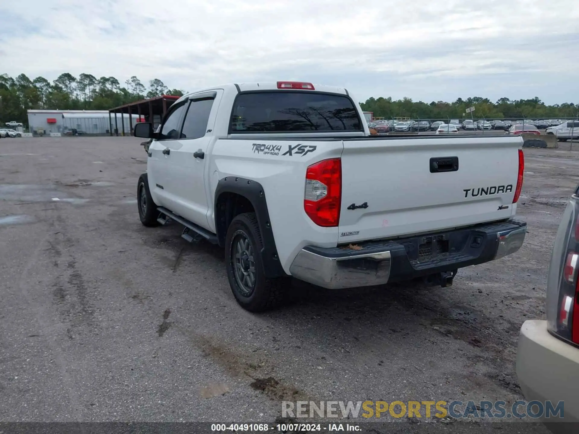 4 fotografías del automóvil dañado 5TFDW5F12KX816523 TOYOTA TUNDRA 2019