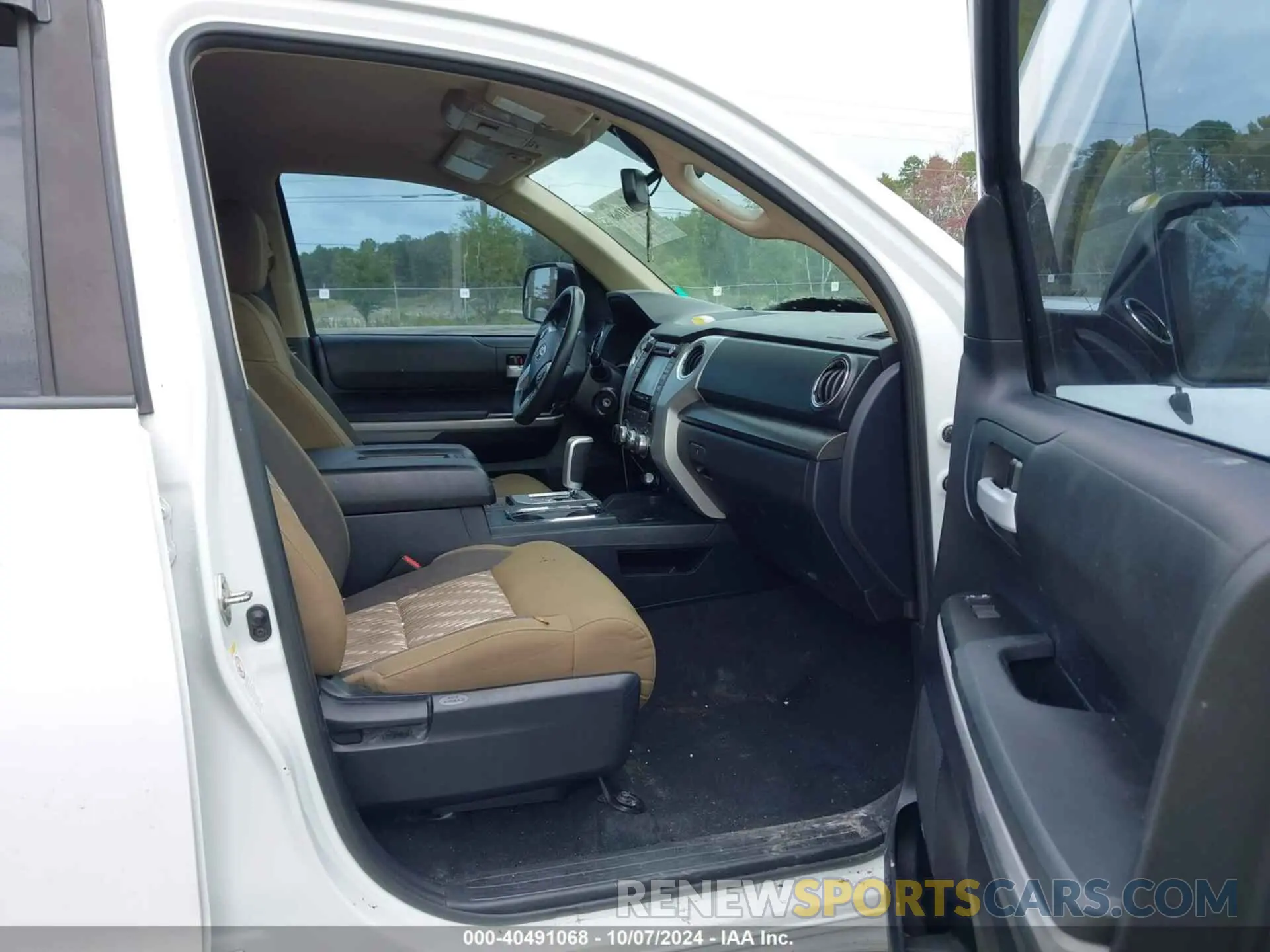 5 fotografías del automóvil dañado 5TFDW5F12KX816523 TOYOTA TUNDRA 2019