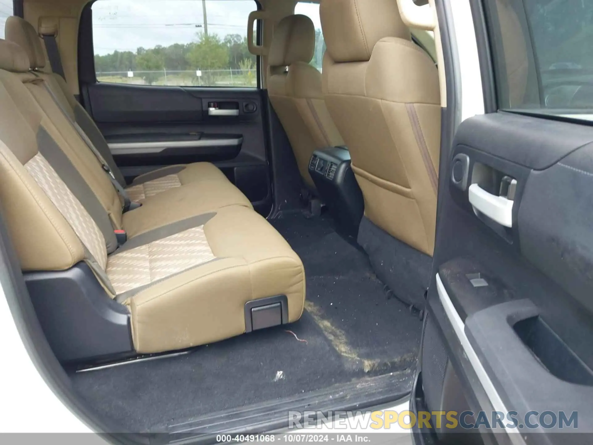 8 fotografías del automóvil dañado 5TFDW5F12KX816523 TOYOTA TUNDRA 2019
