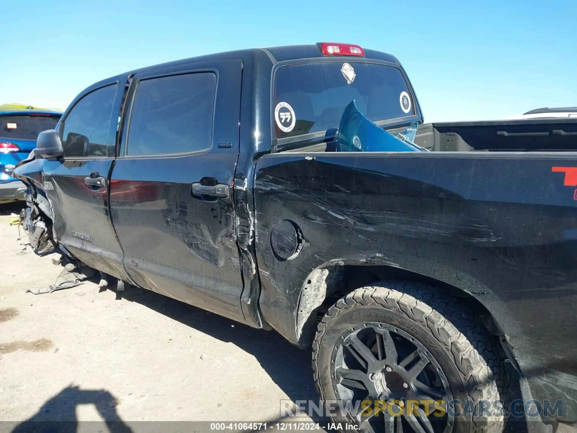 11 fotografías del automóvil dañado 5TFDW5F12KX824427 TOYOTA TUNDRA 2019