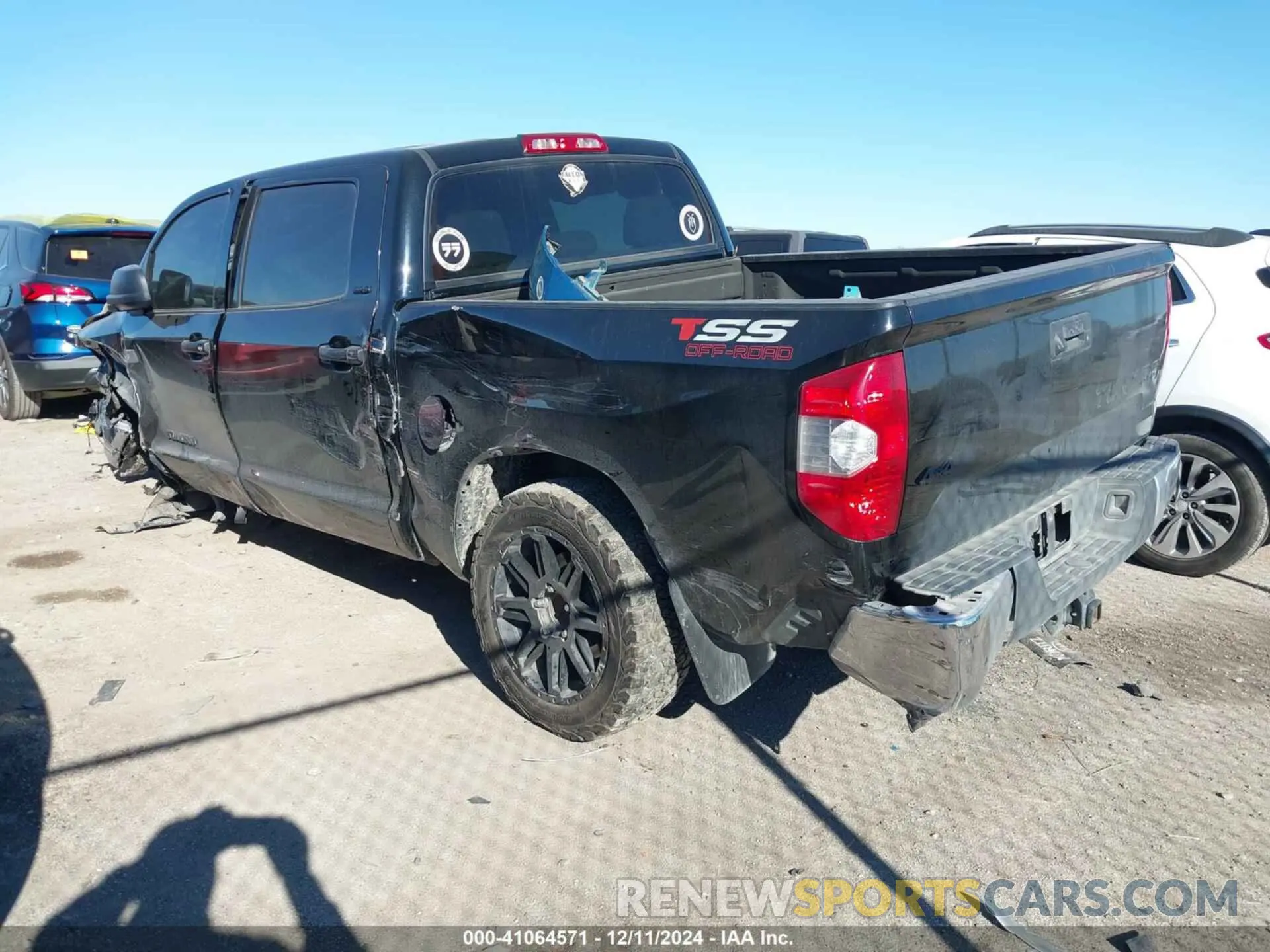3 fotografías del automóvil dañado 5TFDW5F12KX824427 TOYOTA TUNDRA 2019