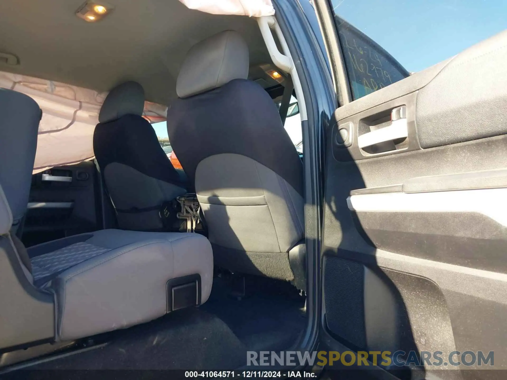 7 fotografías del automóvil dañado 5TFDW5F12KX824427 TOYOTA TUNDRA 2019