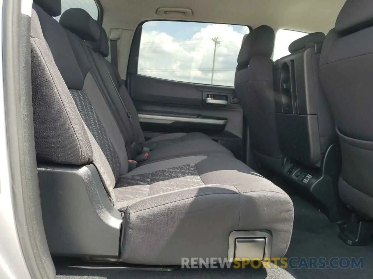 10 fotografías del automóvil dañado 5TFDW5F12KX847402 TOYOTA TUNDRA 2019