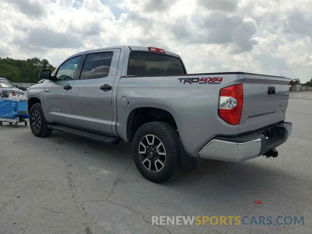 2 fotografías del automóvil dañado 5TFDW5F12KX847402 TOYOTA TUNDRA 2019