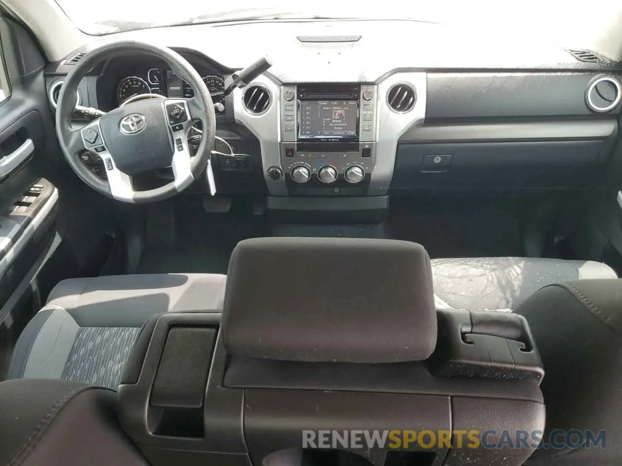 8 fotografías del automóvil dañado 5TFDW5F12KX847402 TOYOTA TUNDRA 2019