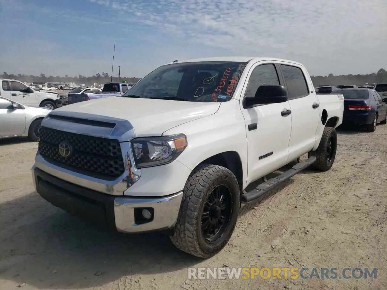 2 fotografías del automóvil dañado 5TFDW5F12KX859047 TOYOTA TUNDRA 2019