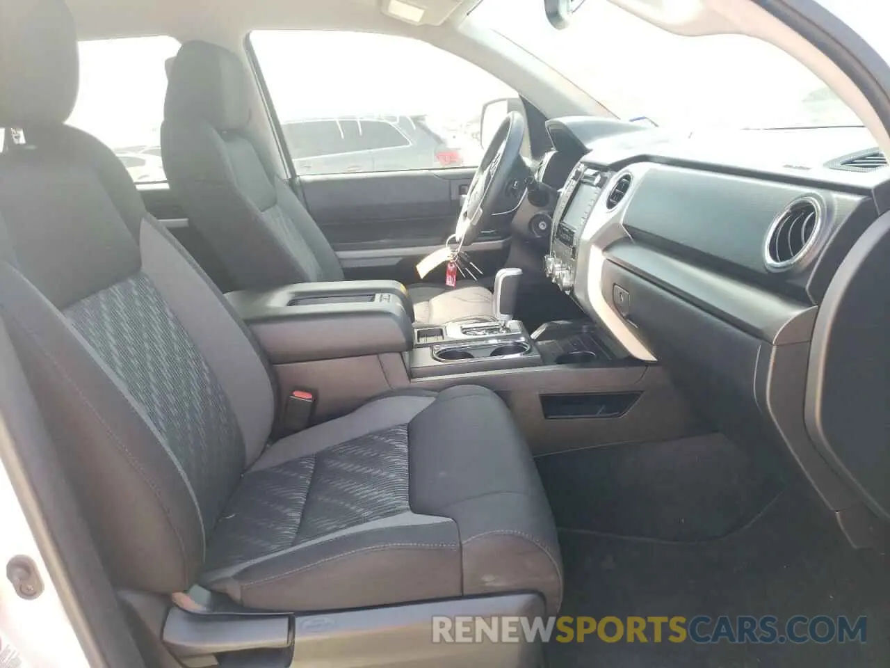 5 fotografías del automóvil dañado 5TFDW5F12KX859047 TOYOTA TUNDRA 2019
