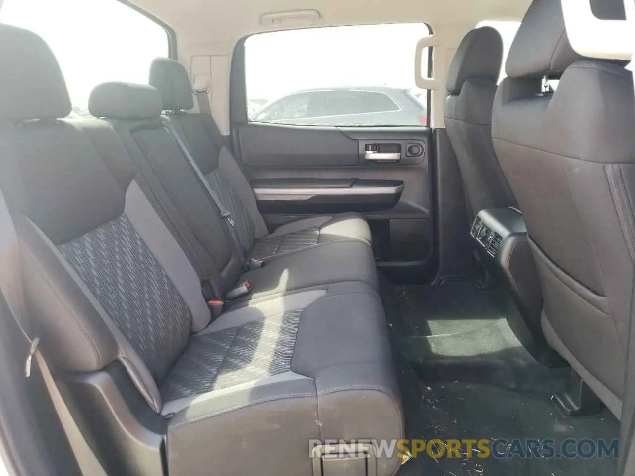 6 fotografías del automóvil dañado 5TFDW5F12KX859047 TOYOTA TUNDRA 2019