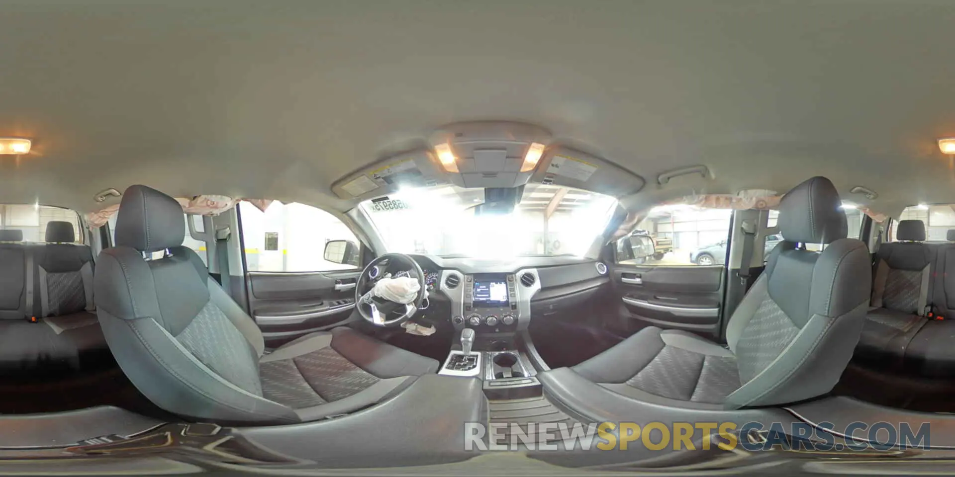 12 fotografías del automóvil dañado 5TFDW5F13KX780292 TOYOTA TUNDRA 2019