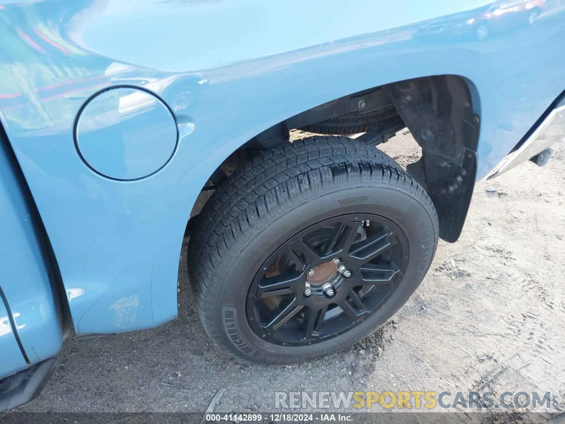 12 fotografías del automóvil dañado 5TFDW5F14KX790149 TOYOTA TUNDRA 2019