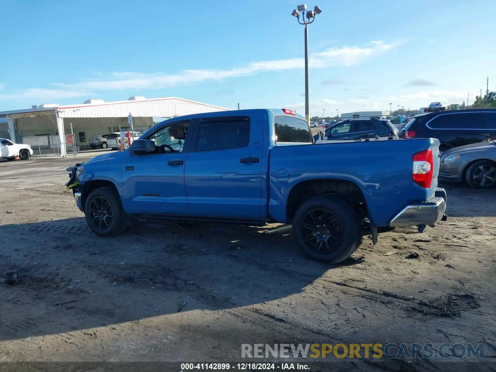 15 fotografías del automóvil dañado 5TFDW5F14KX790149 TOYOTA TUNDRA 2019