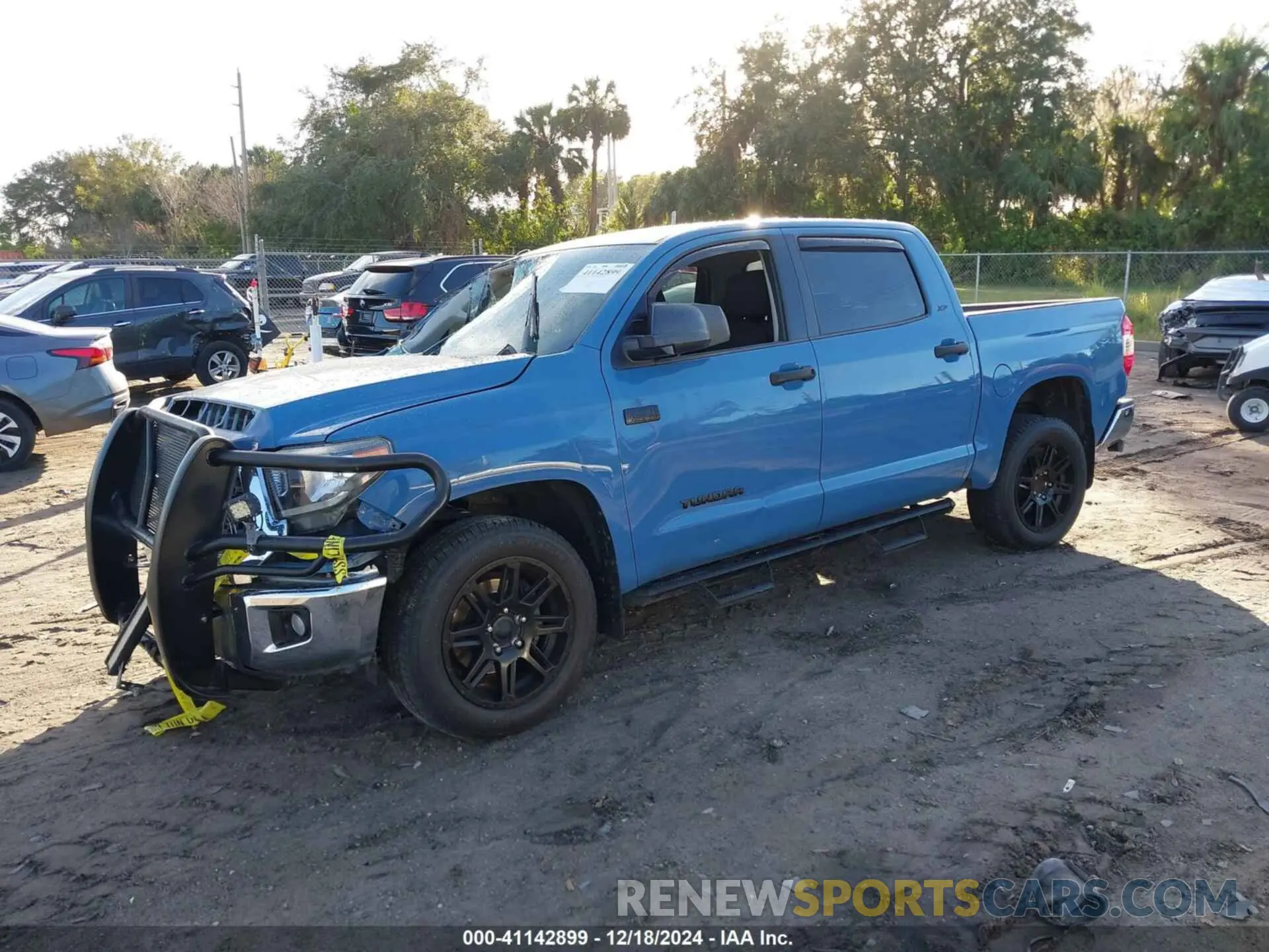 2 fotografías del automóvil dañado 5TFDW5F14KX790149 TOYOTA TUNDRA 2019