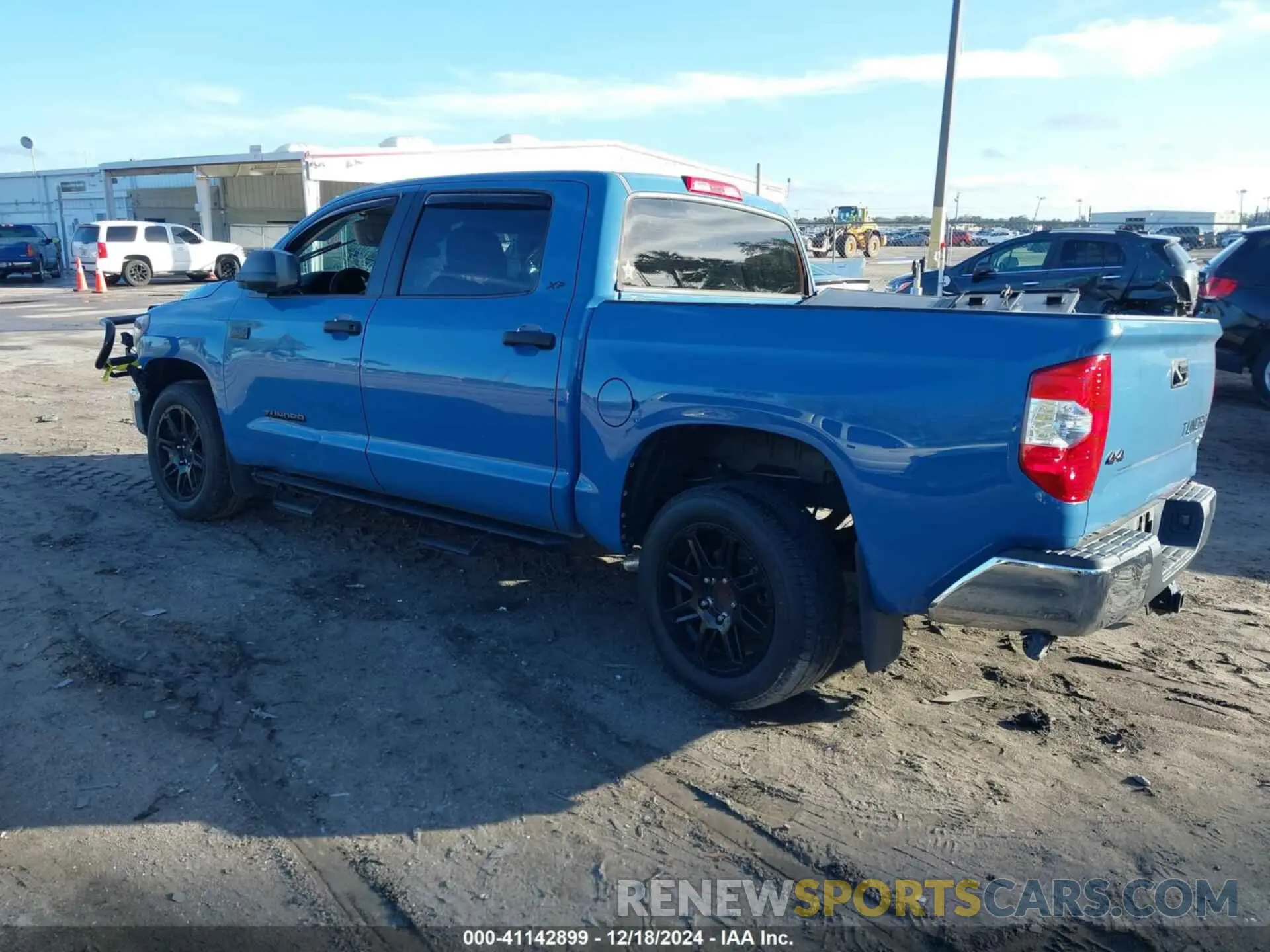 3 fotografías del automóvil dañado 5TFDW5F14KX790149 TOYOTA TUNDRA 2019