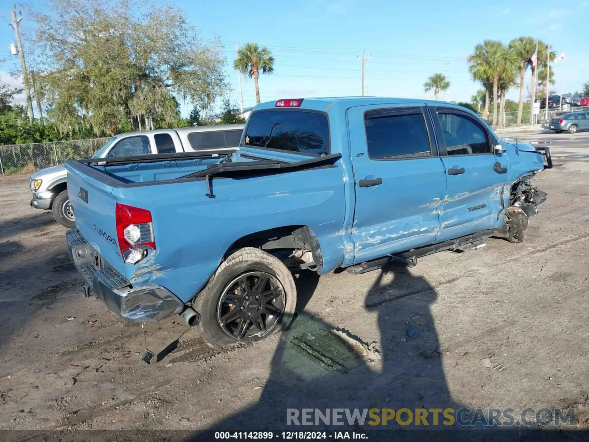 4 fotografías del automóvil dañado 5TFDW5F14KX790149 TOYOTA TUNDRA 2019