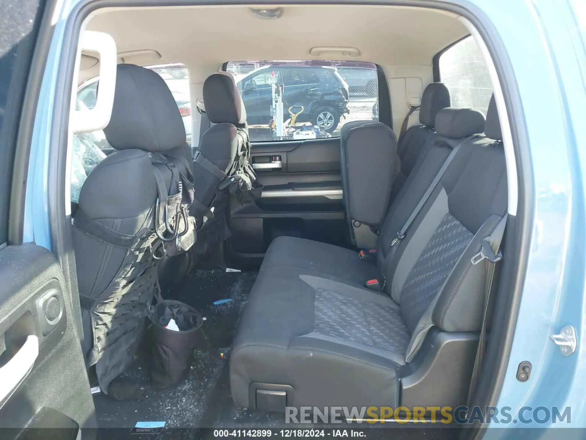 8 fotografías del automóvil dañado 5TFDW5F14KX790149 TOYOTA TUNDRA 2019