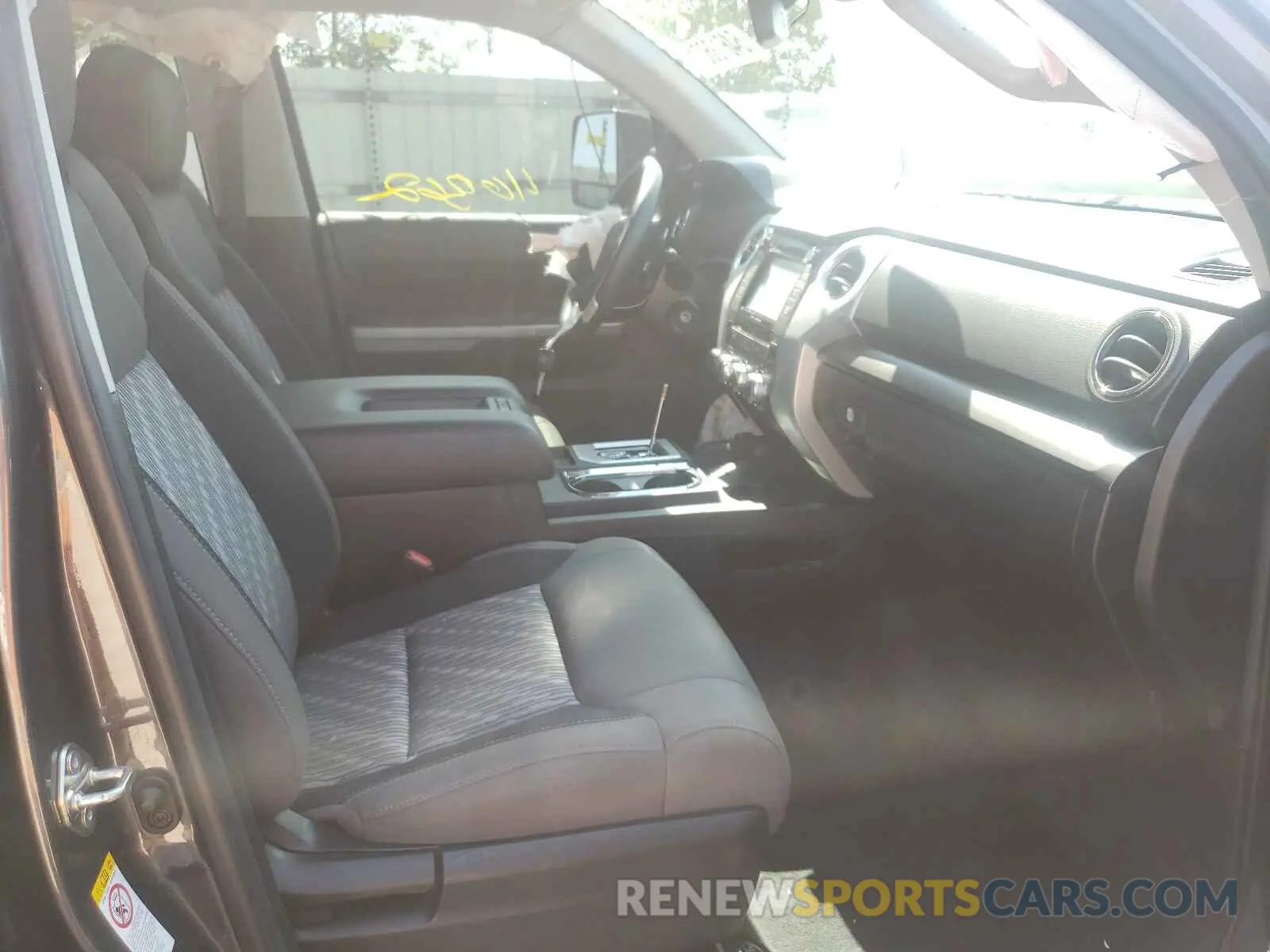 5 fotografías del automóvil dañado 5TFDW5F14KX861852 TOYOTA TUNDRA 2019